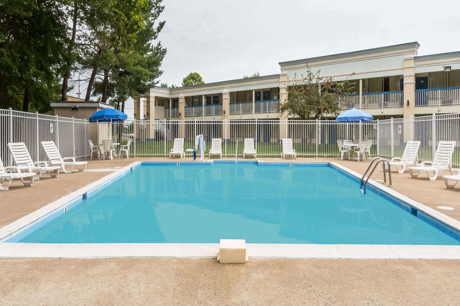 Days Inn By Wyndham Fredericksburg North 6/41