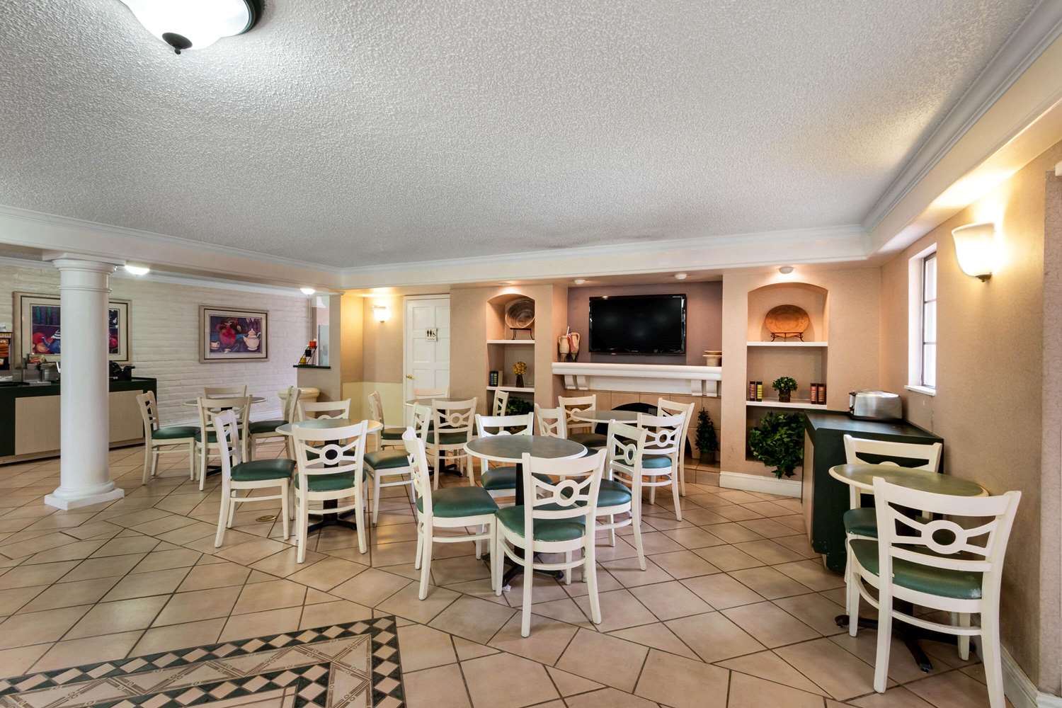 La Quinta Inn by Wyndham Albuquerque Northeast 27/33