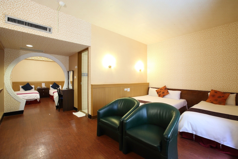 Chiayi Crown Hotel 20/32