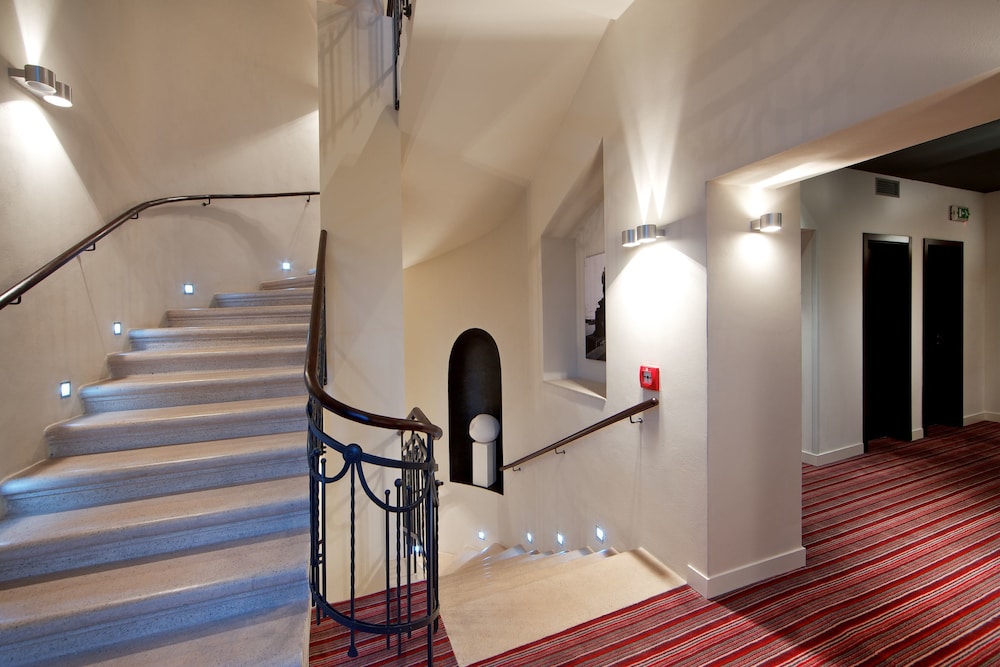 Red And Blue Design Hotel Prague 34/57