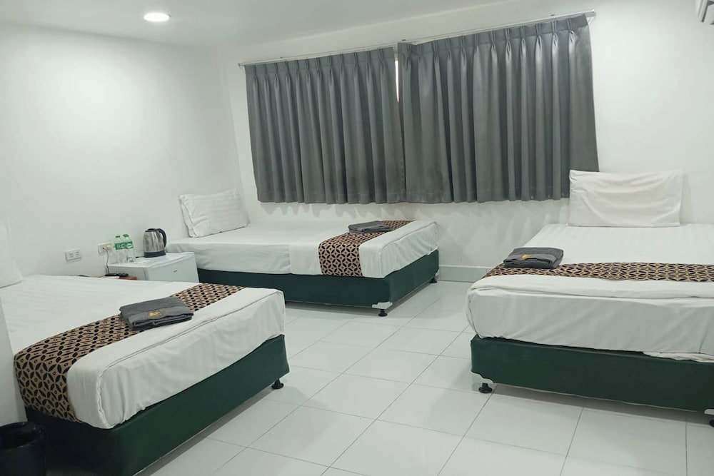 Room, 3 Beds