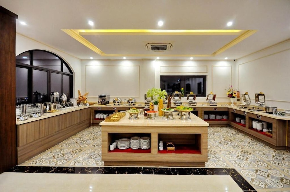Crown Nguyen Hoang Hotel 41/58