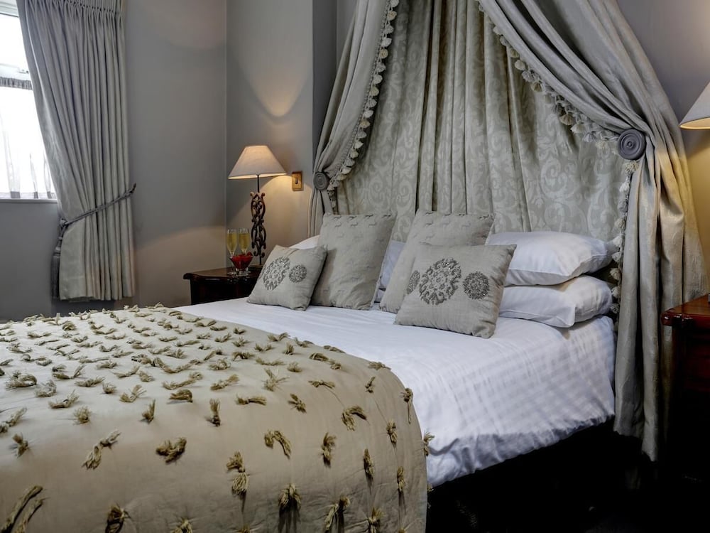 Pennine Manor Hotel 7/40