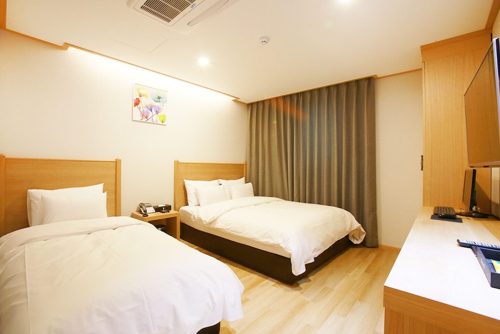 Hotel Golden Hill 18/65