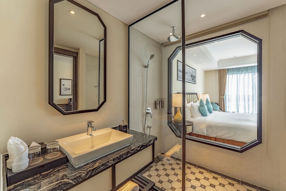 Charmant Suites a Boutique Hotel Can Tho 48/50