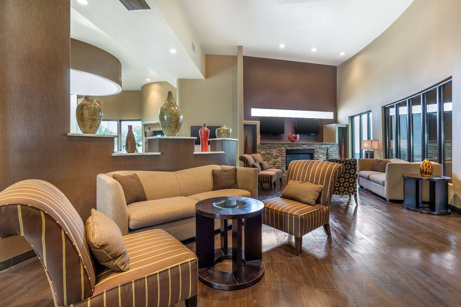 Best Western Plus Lackland Hotel & Suites 19/34