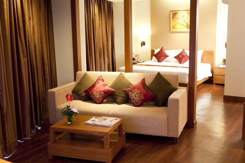 Lantana Resort Hotel 42/61