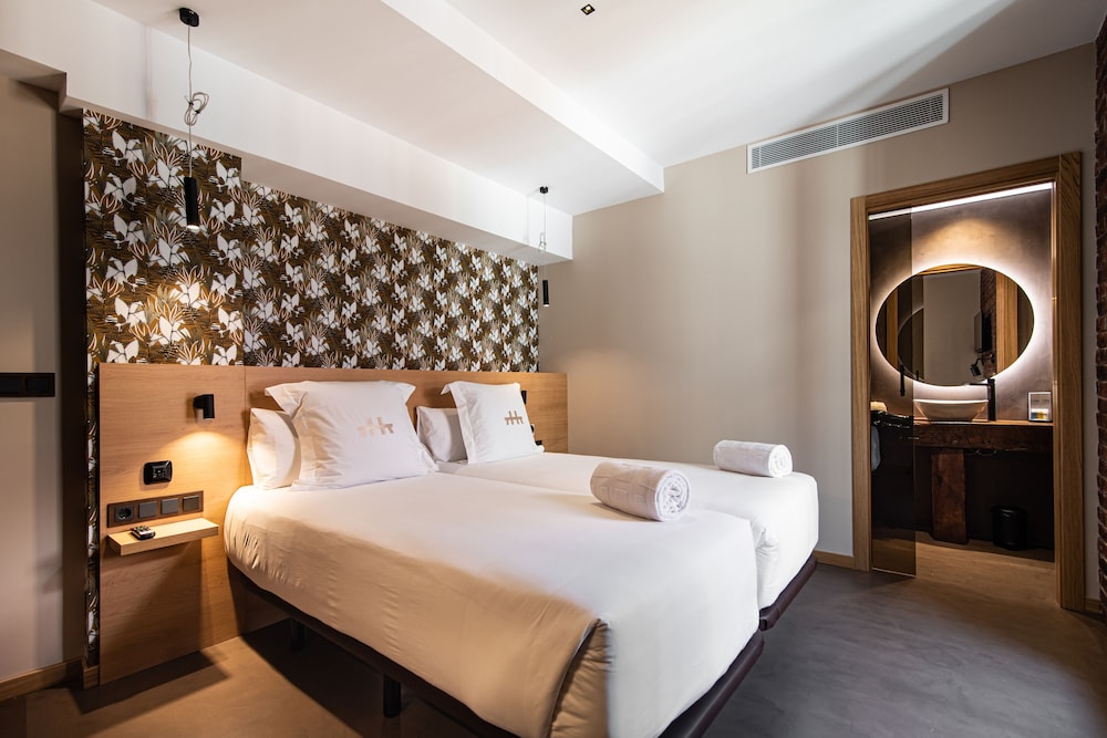 ROOM, DOUBLE BED, BALCONY