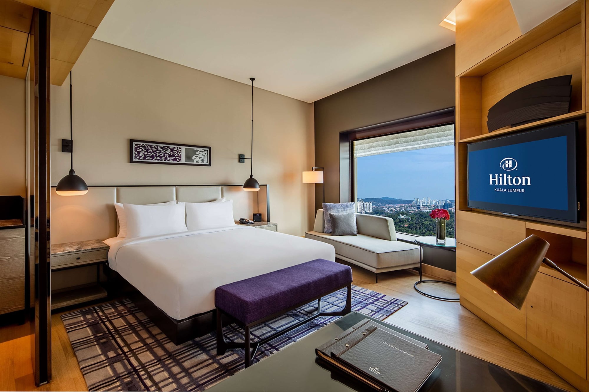 غرفة تنفيذية بسرير كينج بإطلالة على البحيرة، Hilton Kuala Lumpur 7/9