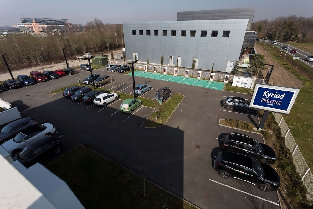 KYRIAD PRESTIGE PAU - ZENITH - PALAIS DES SPORTS 52/54
