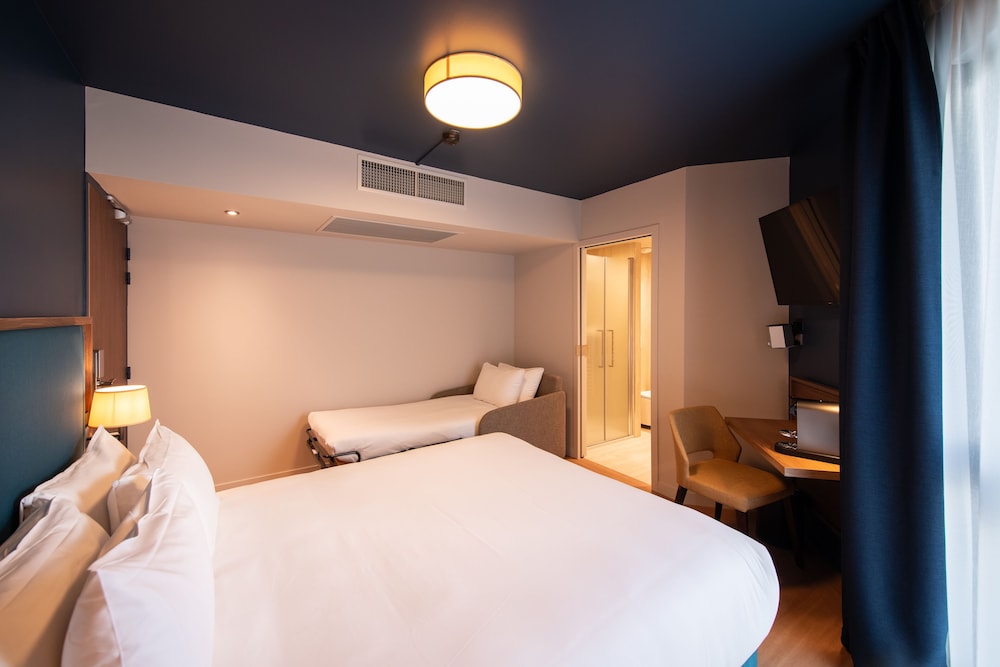 ROOM, TRIPLE