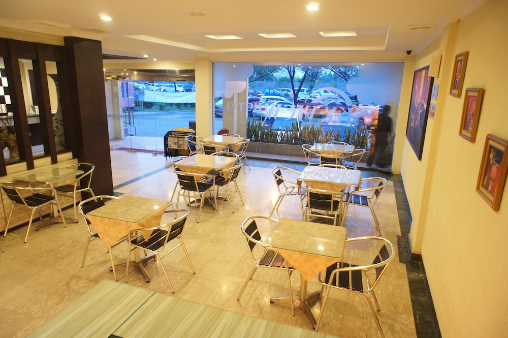 SKY VIEW HOTEL 35/44