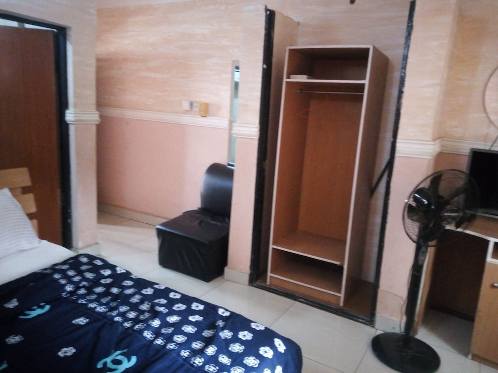 Maitama Guest House 13/26