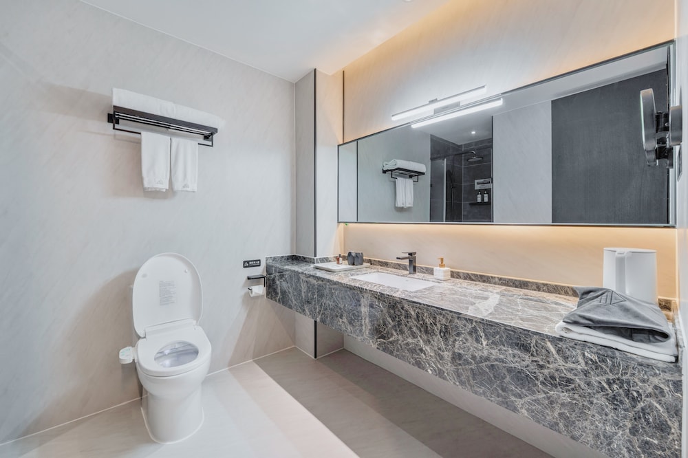 2 Bedrooms, Superior, Suite, 1 King and 2 Double Beds, 2 Bathrooms