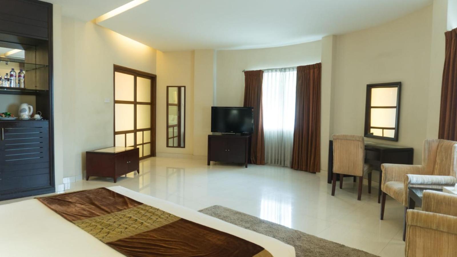The Avenue Hotel and Suites 27/31