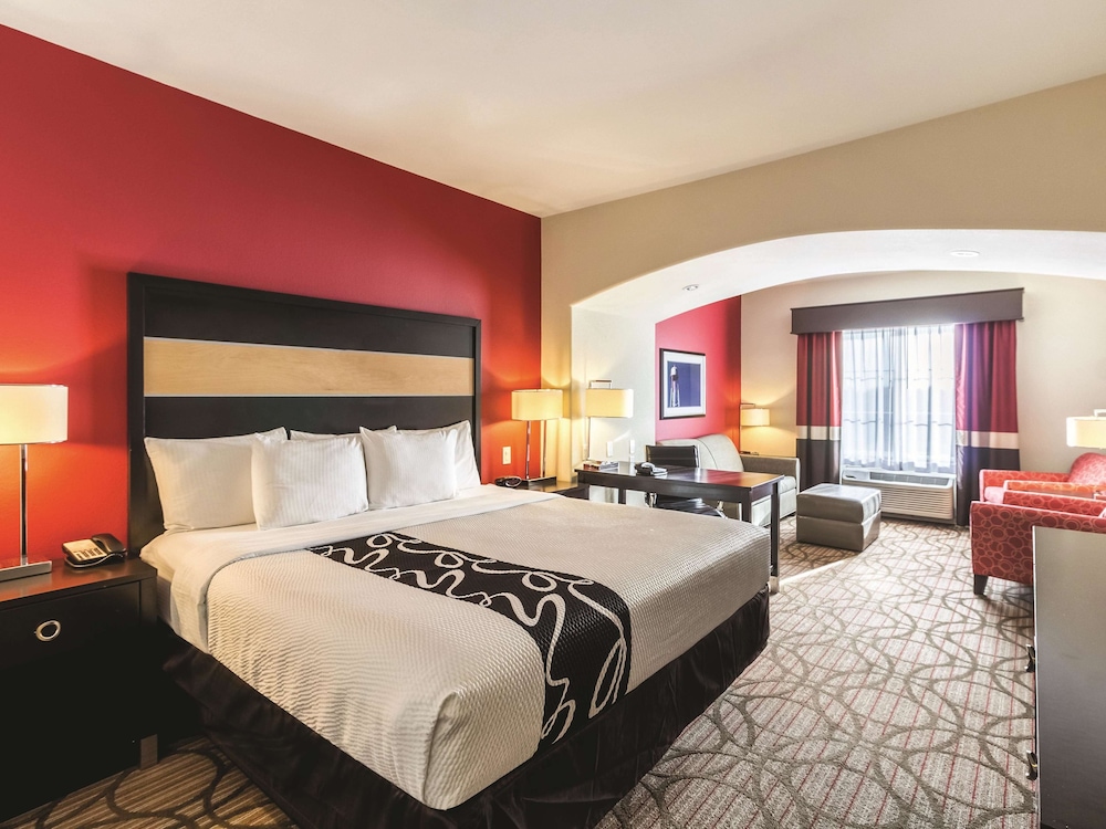 DELUXE, SUITE, KING BED