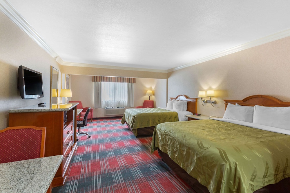 Quality Inn & Suites Oceanside Near Camp Pendleton 8/50