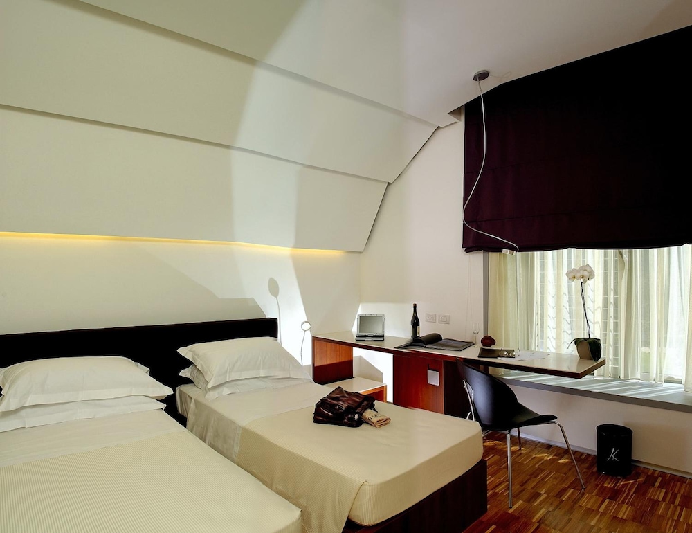 Black Hotel Rome 36/60