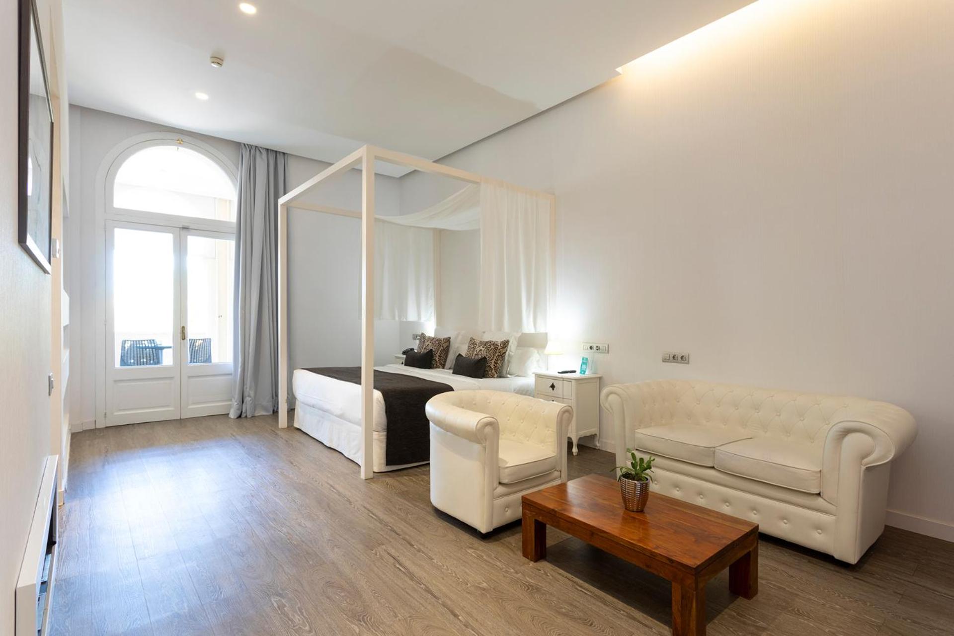 جناح جونيور، Balneari Vichy Catalan 8/10