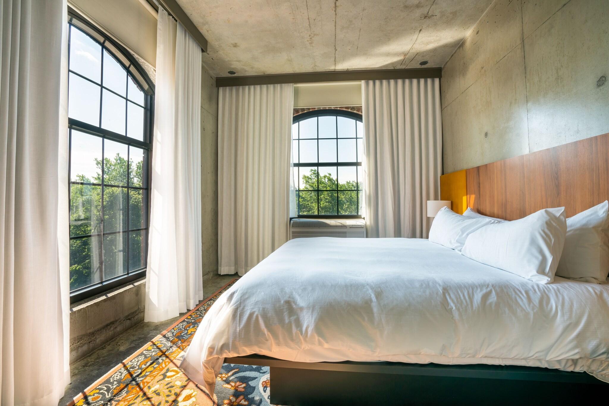 Skyline, Suite, King Bed