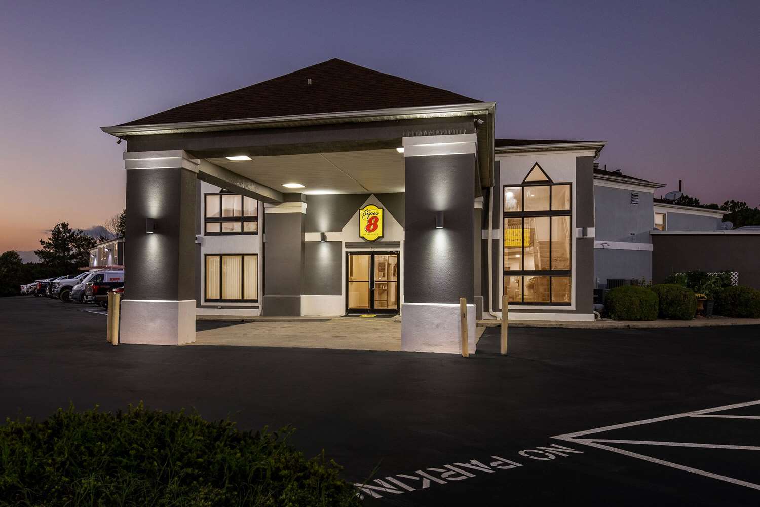 Super 8 by Wyndham Dickson 14/17