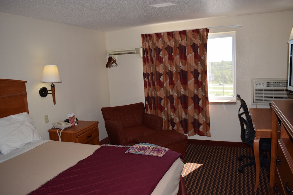 Americas Best Value Inn Jefferson City 22/33