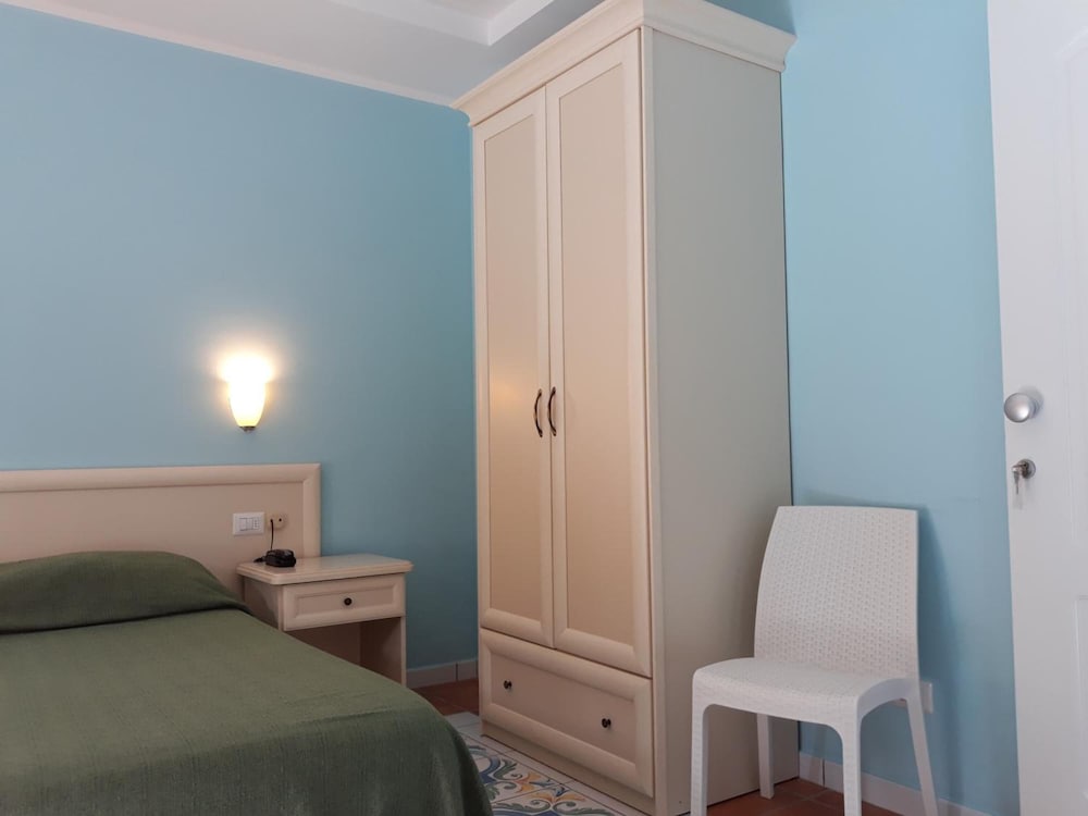 Medea Beach Resort 8/50