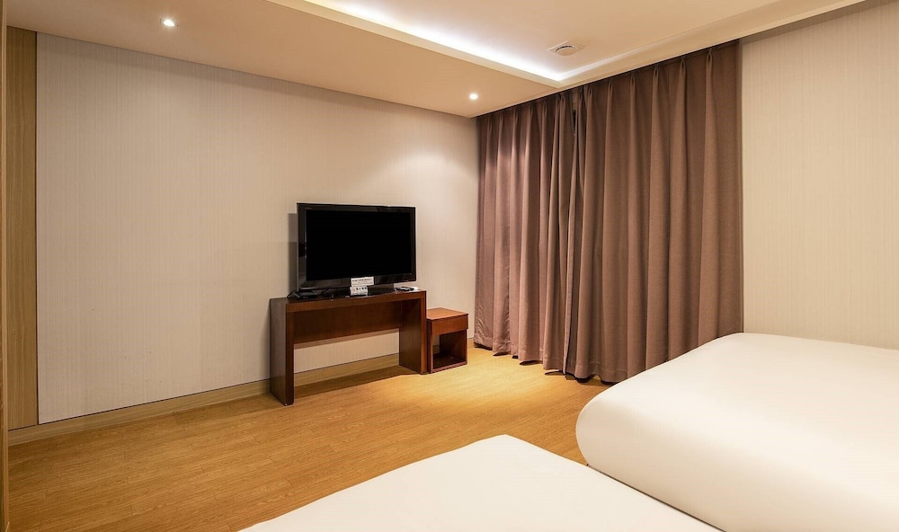 Korea Tourist Hotel 30/61