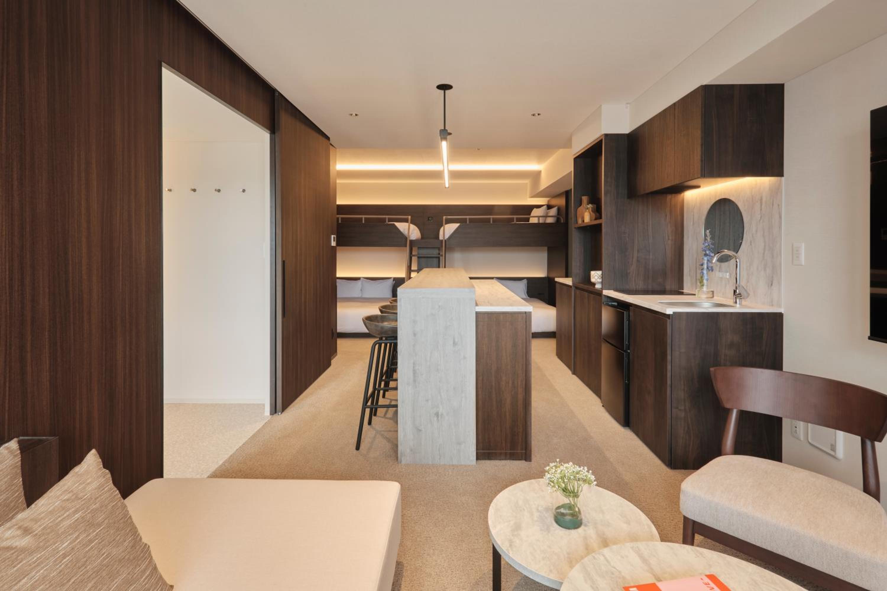 Bank, Suite, with View, Bathtub