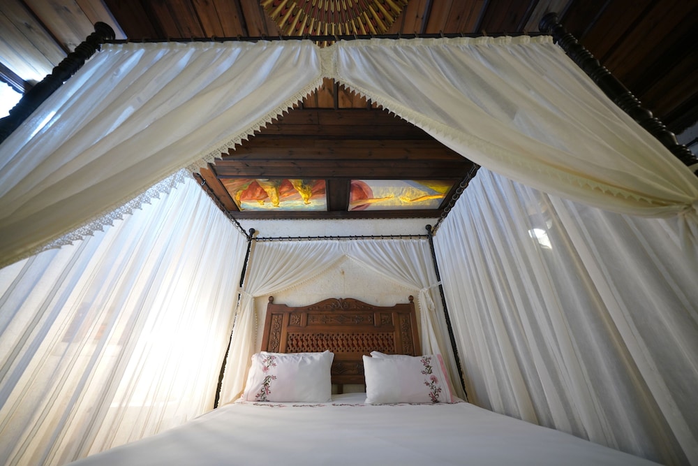 HONEYMOON, SUITE