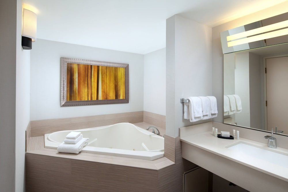 Courtyard By Marriott Old Pasadena 11/41