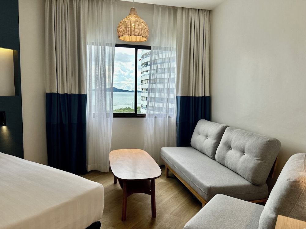 Jomtien Palm Beach Hotel and Resort 29/49