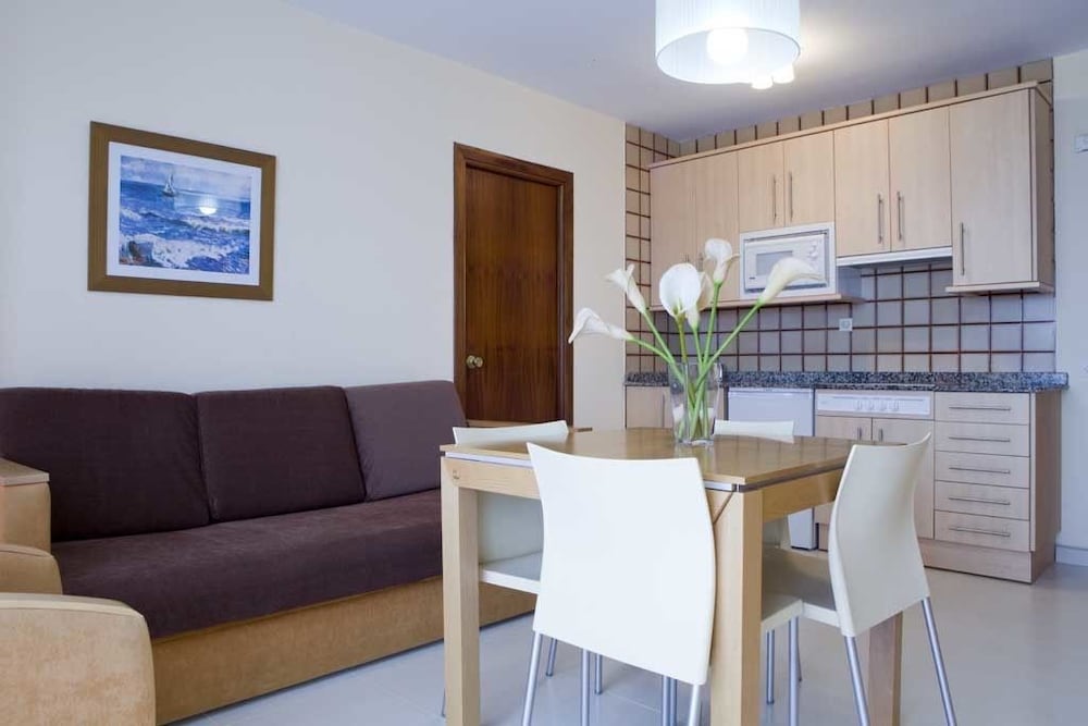 APARTAMENTOS LOS ARCES 40/65
