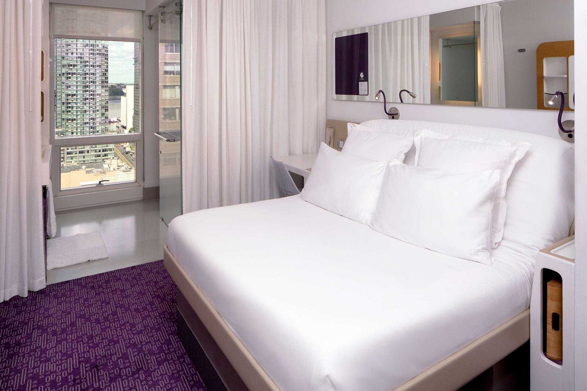 PREMIUM, QUEEN BED, CITY VIEW