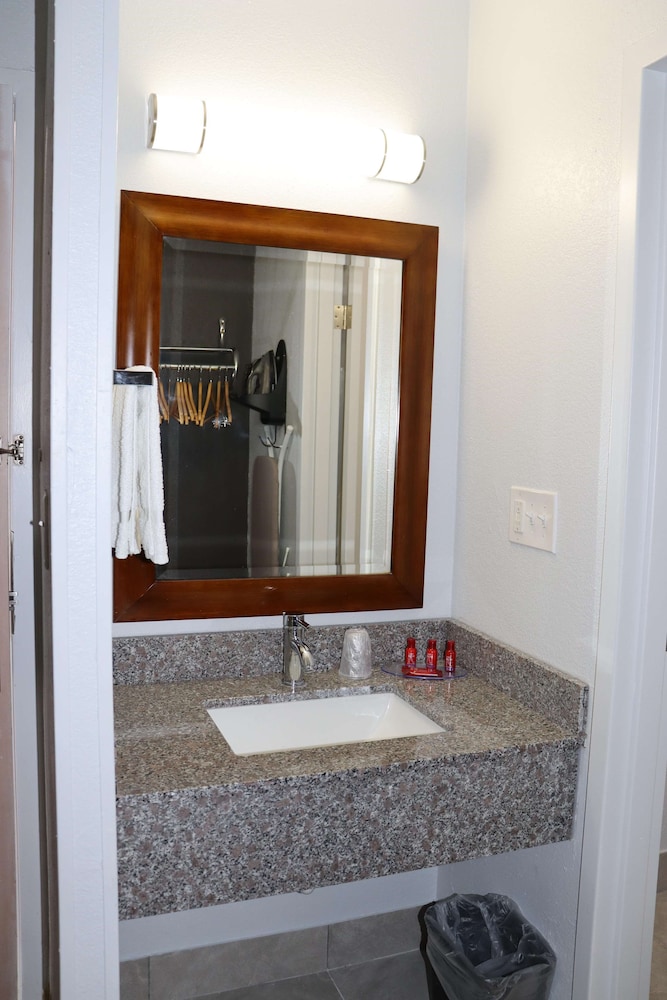 Econo Lodge Rockford Casino Area 9/37