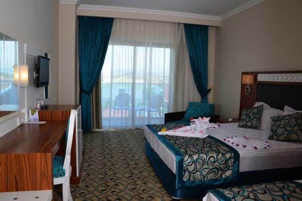 Club Side Coast Hotel 12/31
