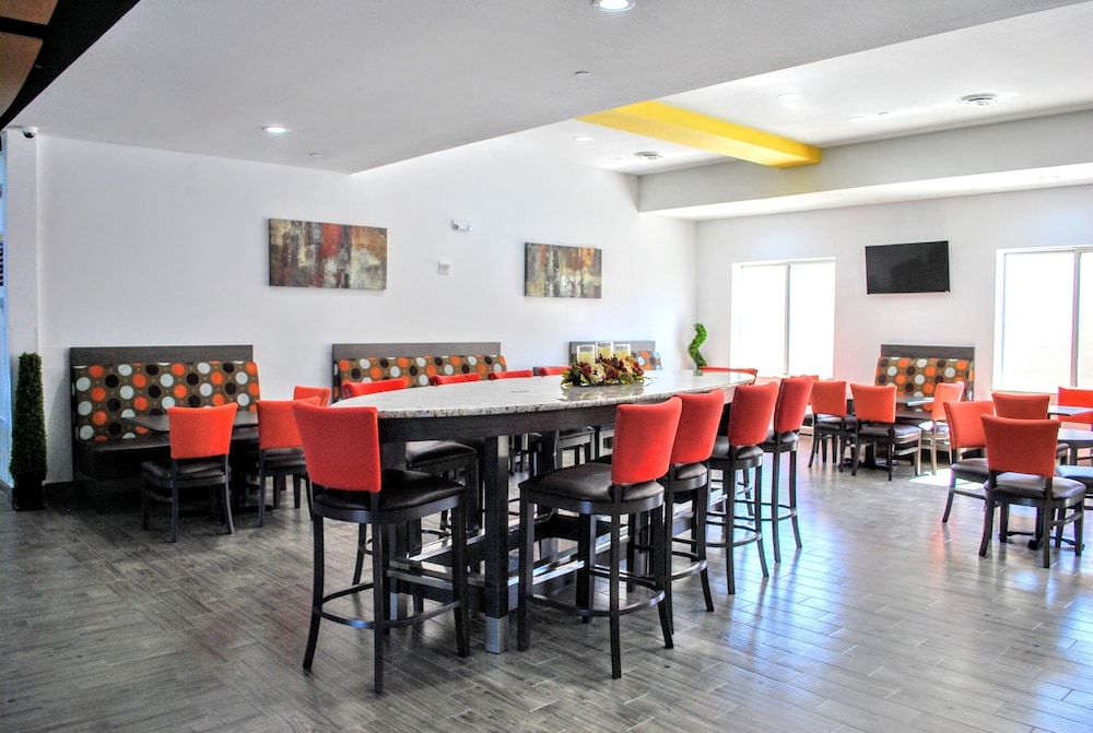 Days Inn & Suites by Wyndham Lubbock Medical Center 40/54