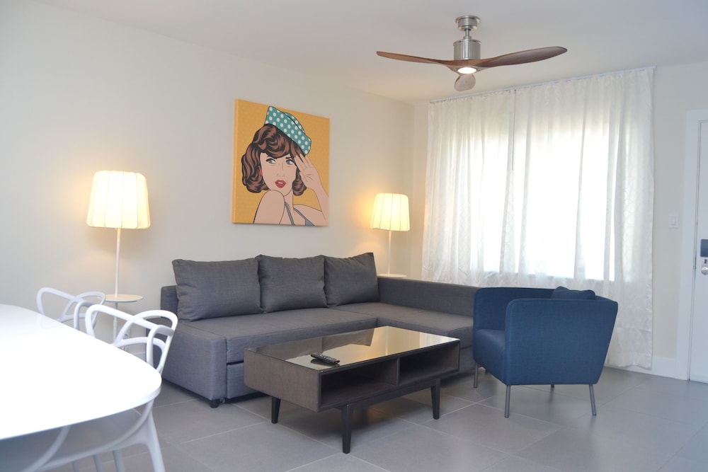 Royal Palms Resort And Spa A North Beach Village Resort Hotel 60/80