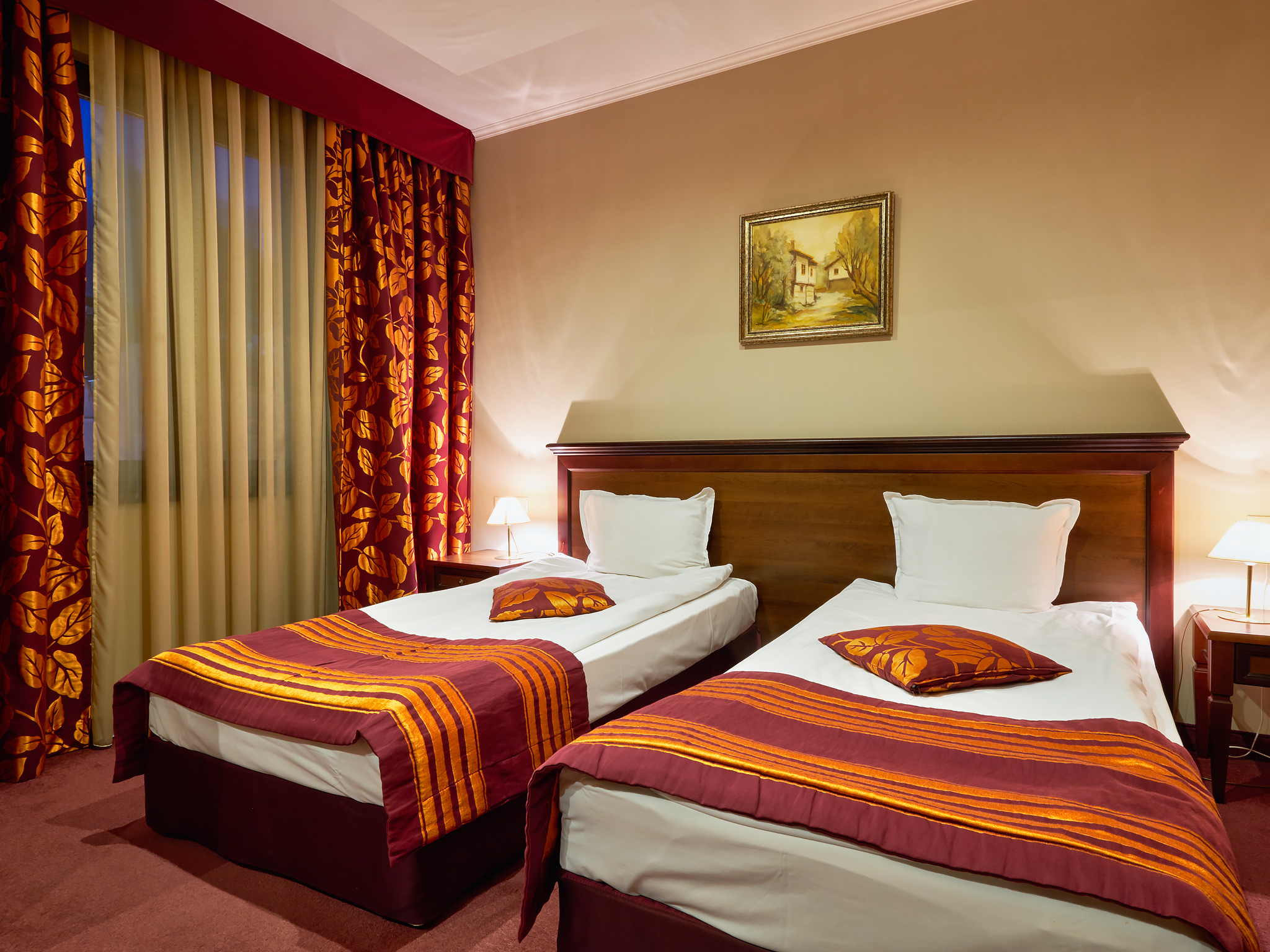 Yantra Grand Hotel 9/57