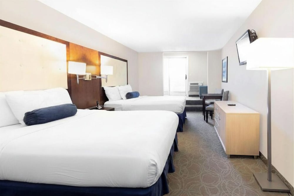 Aqua Blue Hotel & Conference Center 15/61