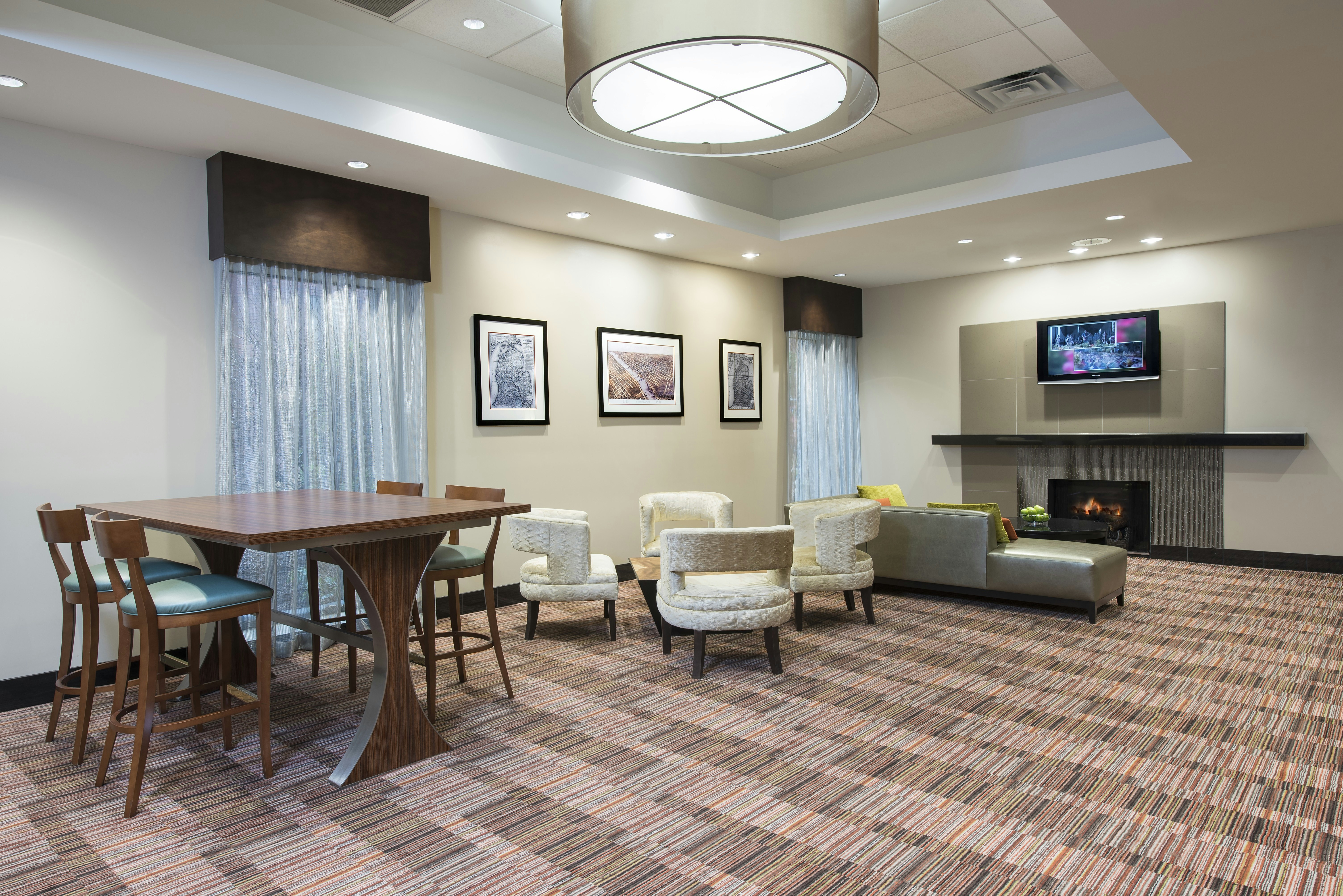 Doubletree By Hilton Hotel Grand Rapids Airport 23/53