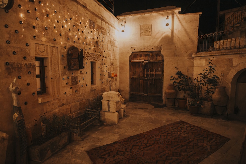 Eagle Cave Inn 24/50