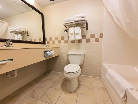 AmericInn by Wyndham Waconia 68/80