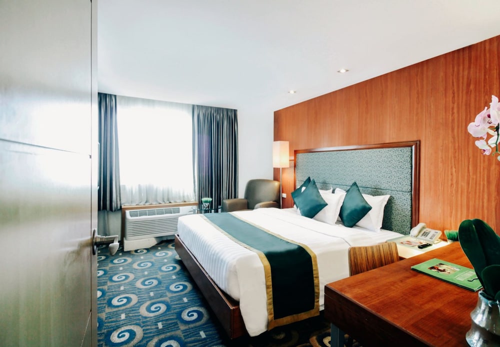 Greenhills Elan Hotel Modern 26/56