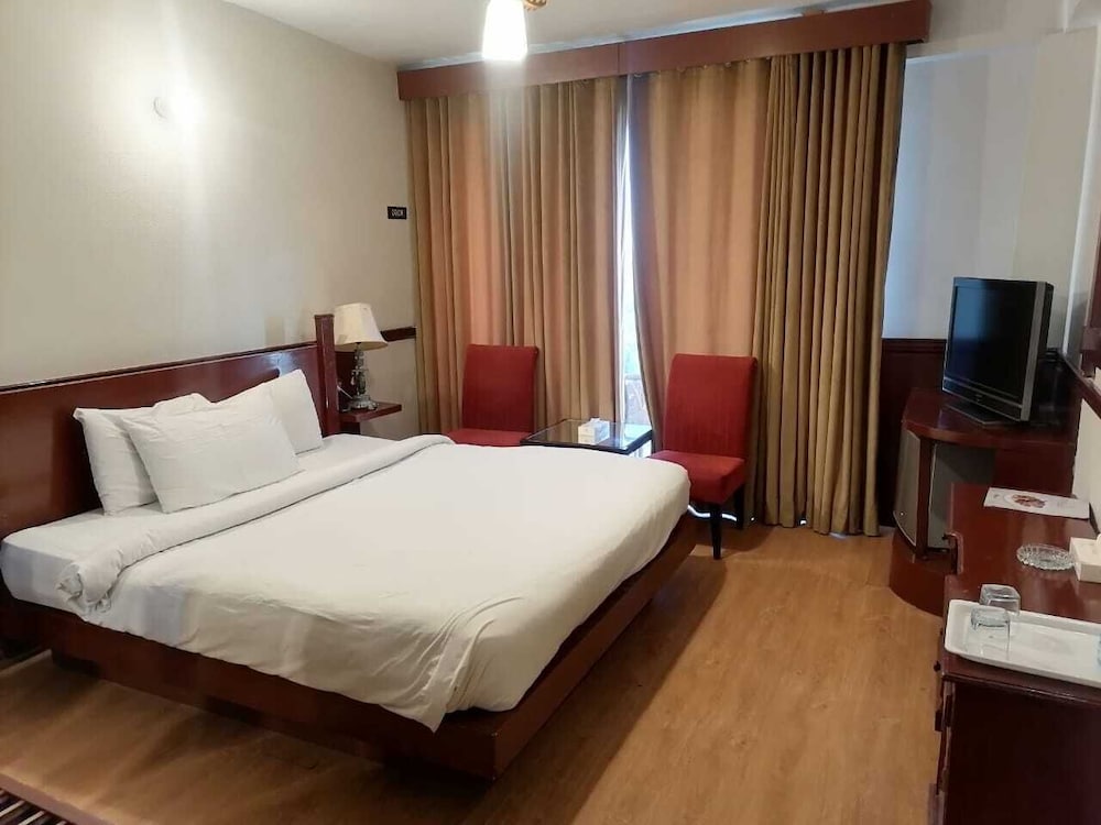 Shangrila Hotel & Resort Changla Gali 36/57