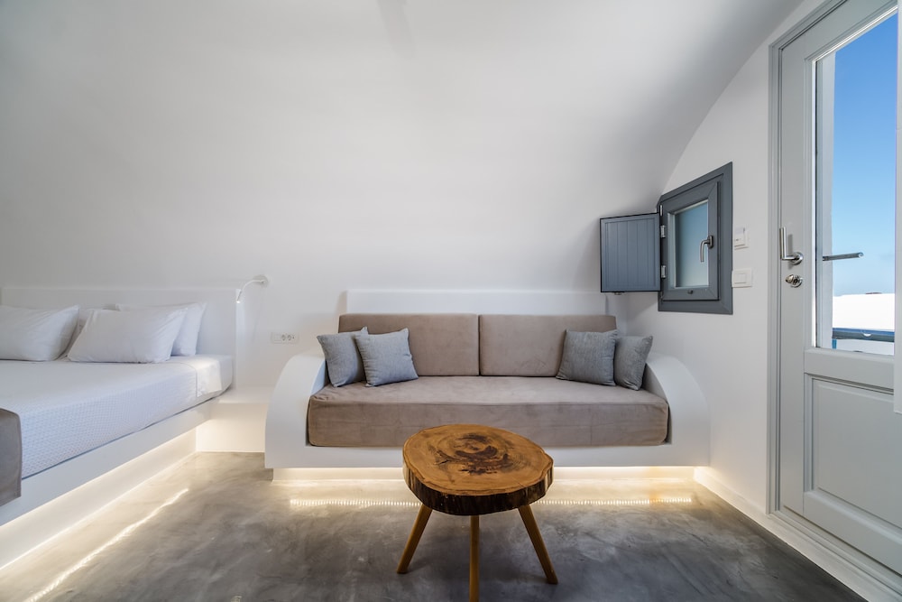 Serenita Luxury Suites 45/71