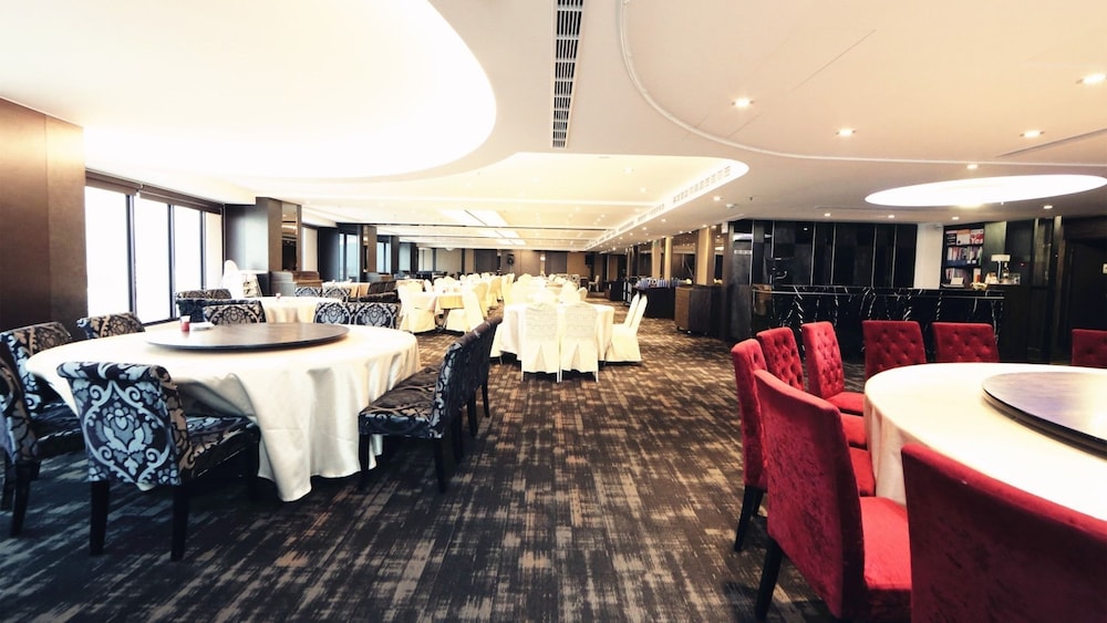 Grand Earl Hotel 35/48