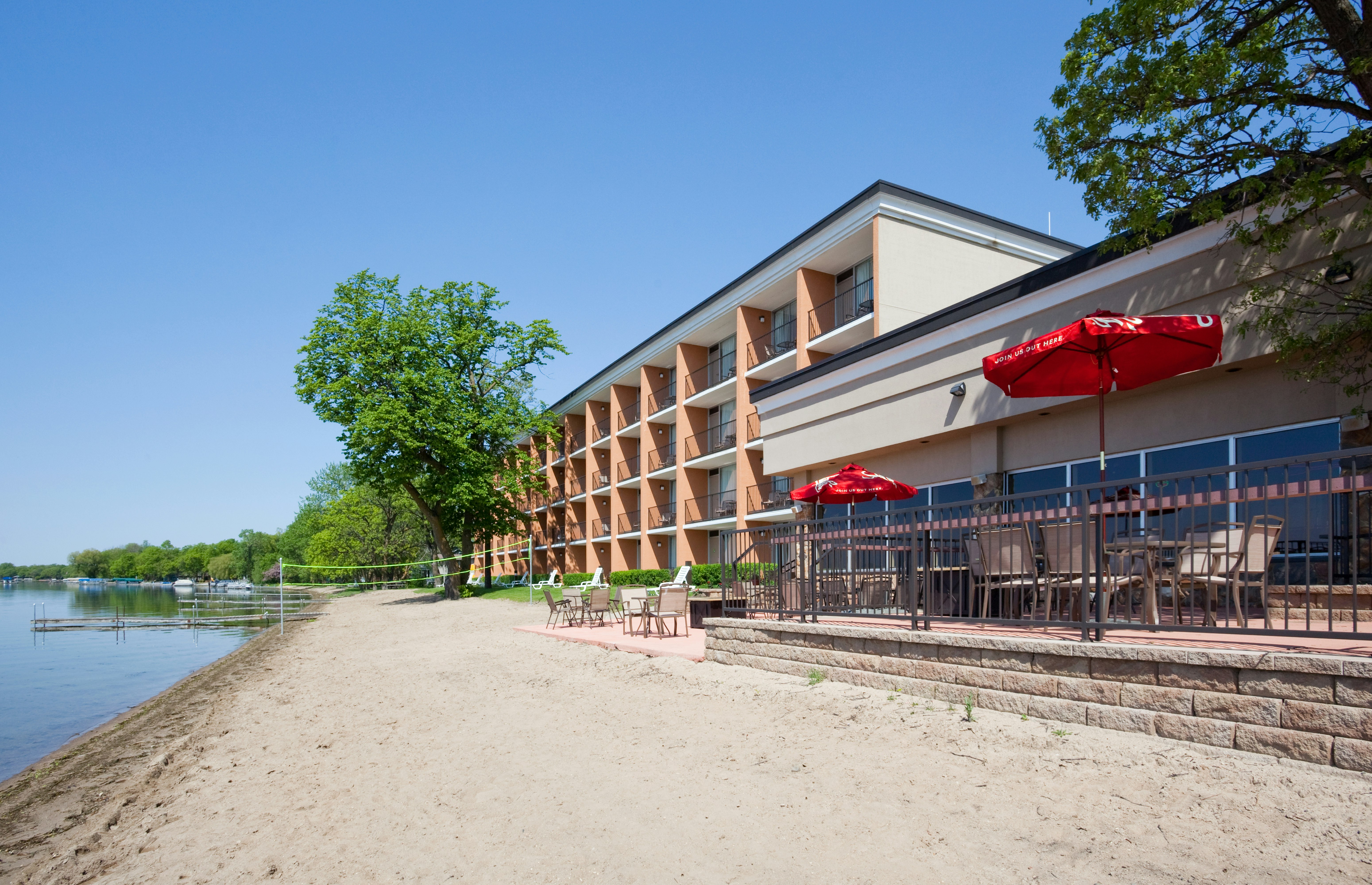 Holiday Inn Detroit Lakes 58/67