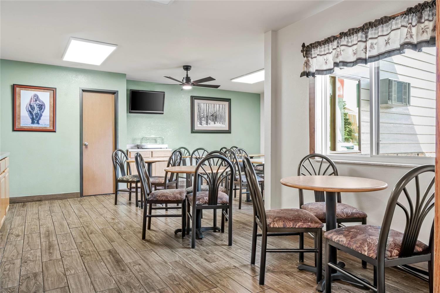 restaurant cafeteria