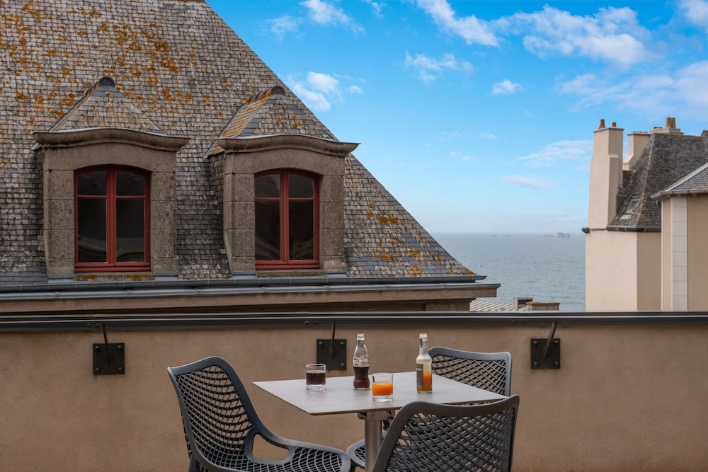 Golden Tulip Saint Malo 1/74